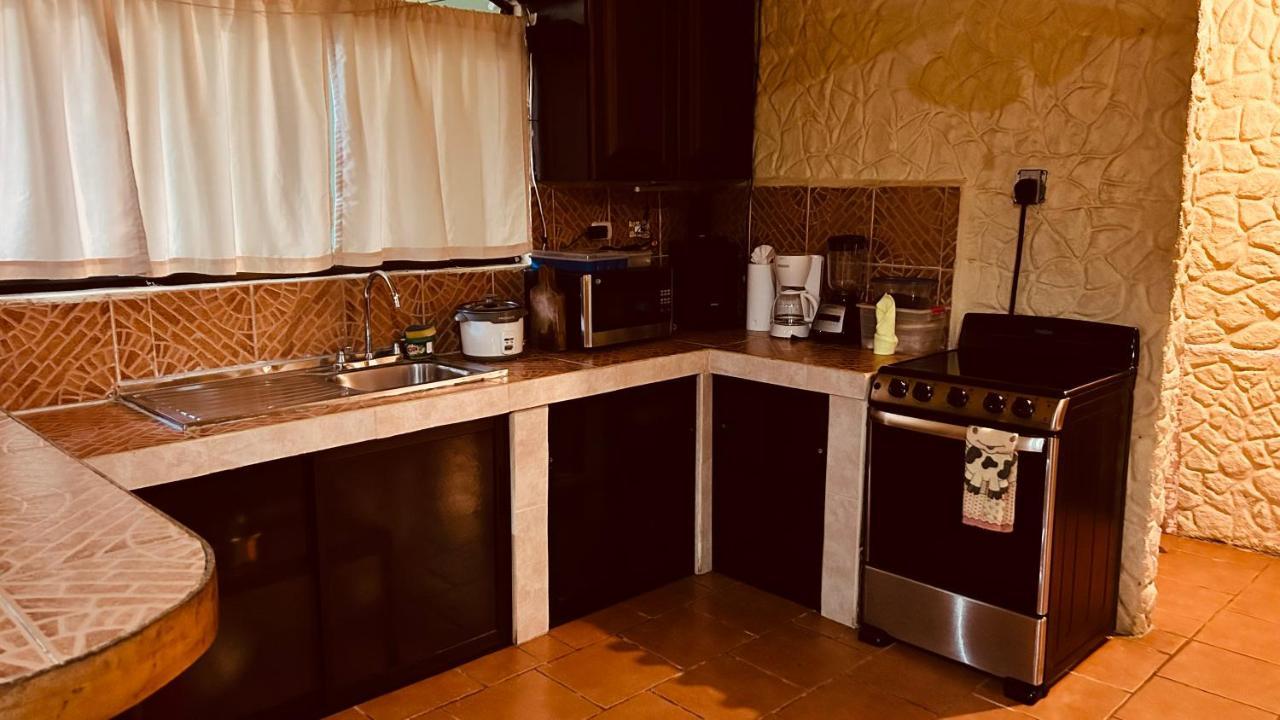 Casa Encantada Offers You Two-Bedroom House, 1 Tiny Apartment & 3 Double Rooms Manuel Antonio Exterior photo