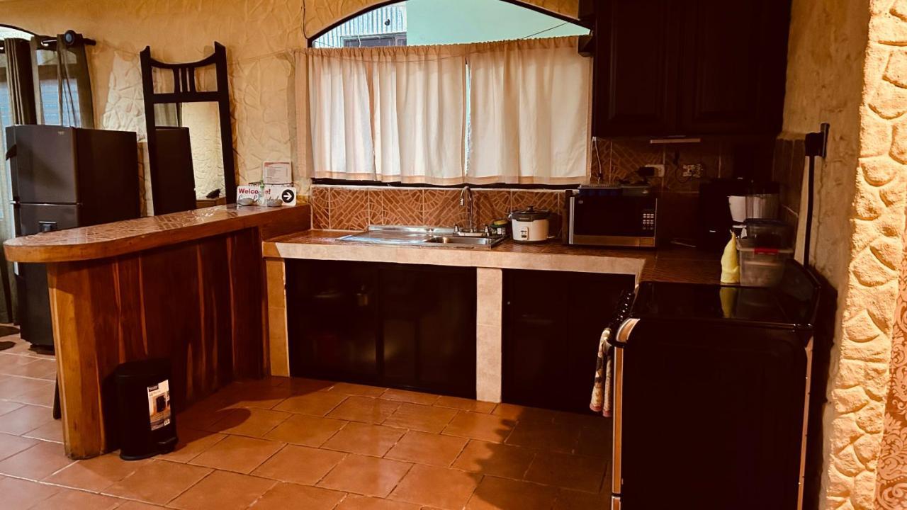 Casa Encantada Offers You Two-Bedroom House, 1 Tiny Apartment & 3 Double Rooms Manuel Antonio Exterior photo