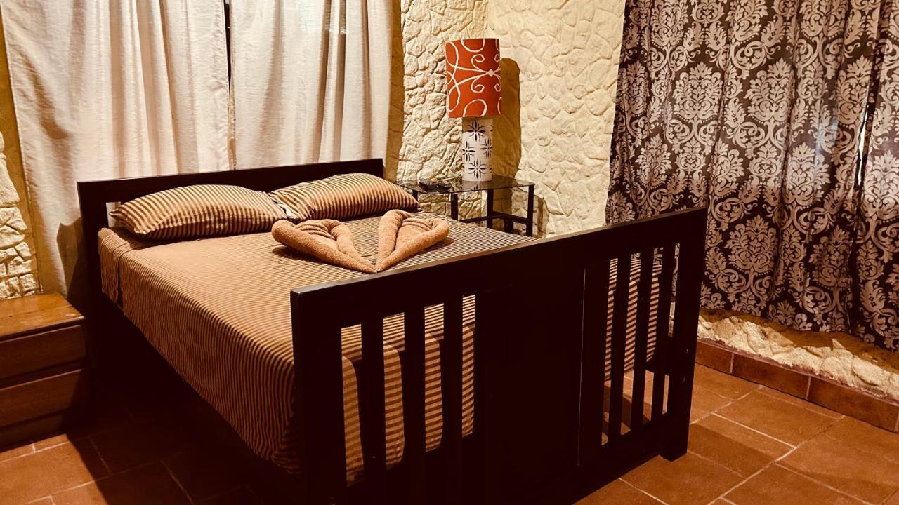 Casa Encantada Offers You Two-Bedroom House, 1 Tiny Apartment & 3 Double Rooms Manuel Antonio Exterior photo