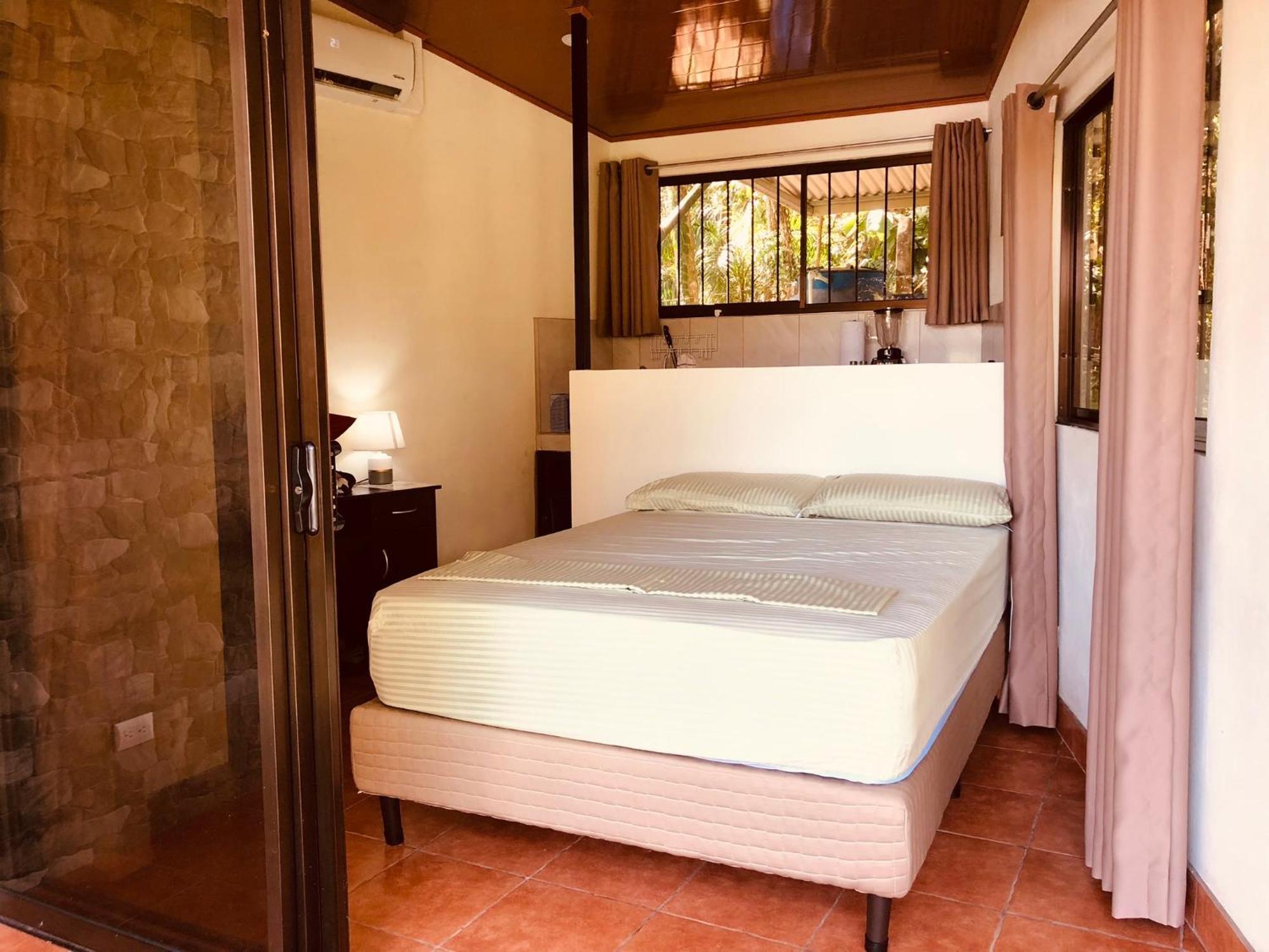 Casa Encantada Offers You Two-Bedroom House, 1 Tiny Apartment & 3 Double Rooms Manuel Antonio Exterior photo