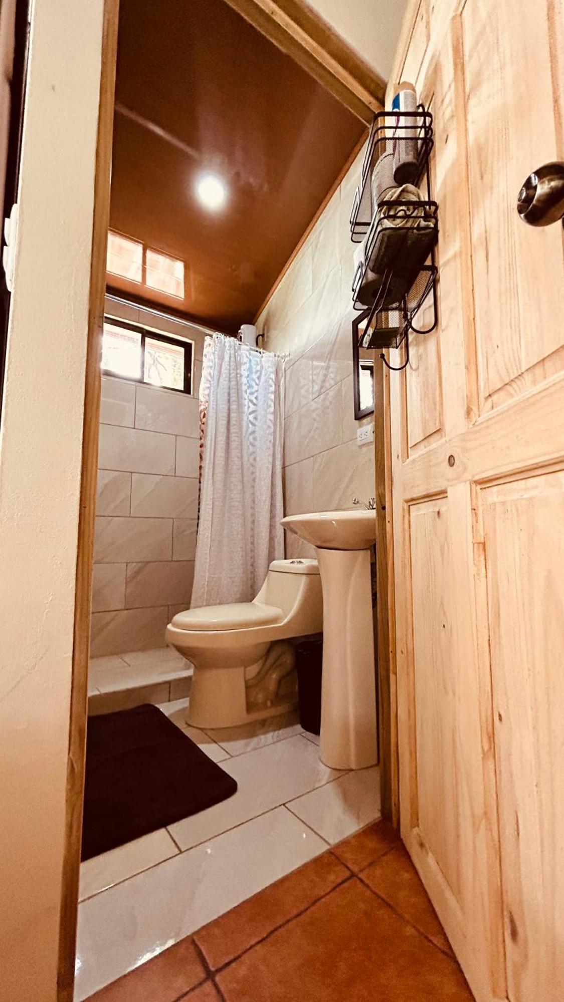 Casa Encantada Offers You Two-Bedroom House, 1 Tiny Apartment & 3 Double Rooms Manuel Antonio Exterior photo