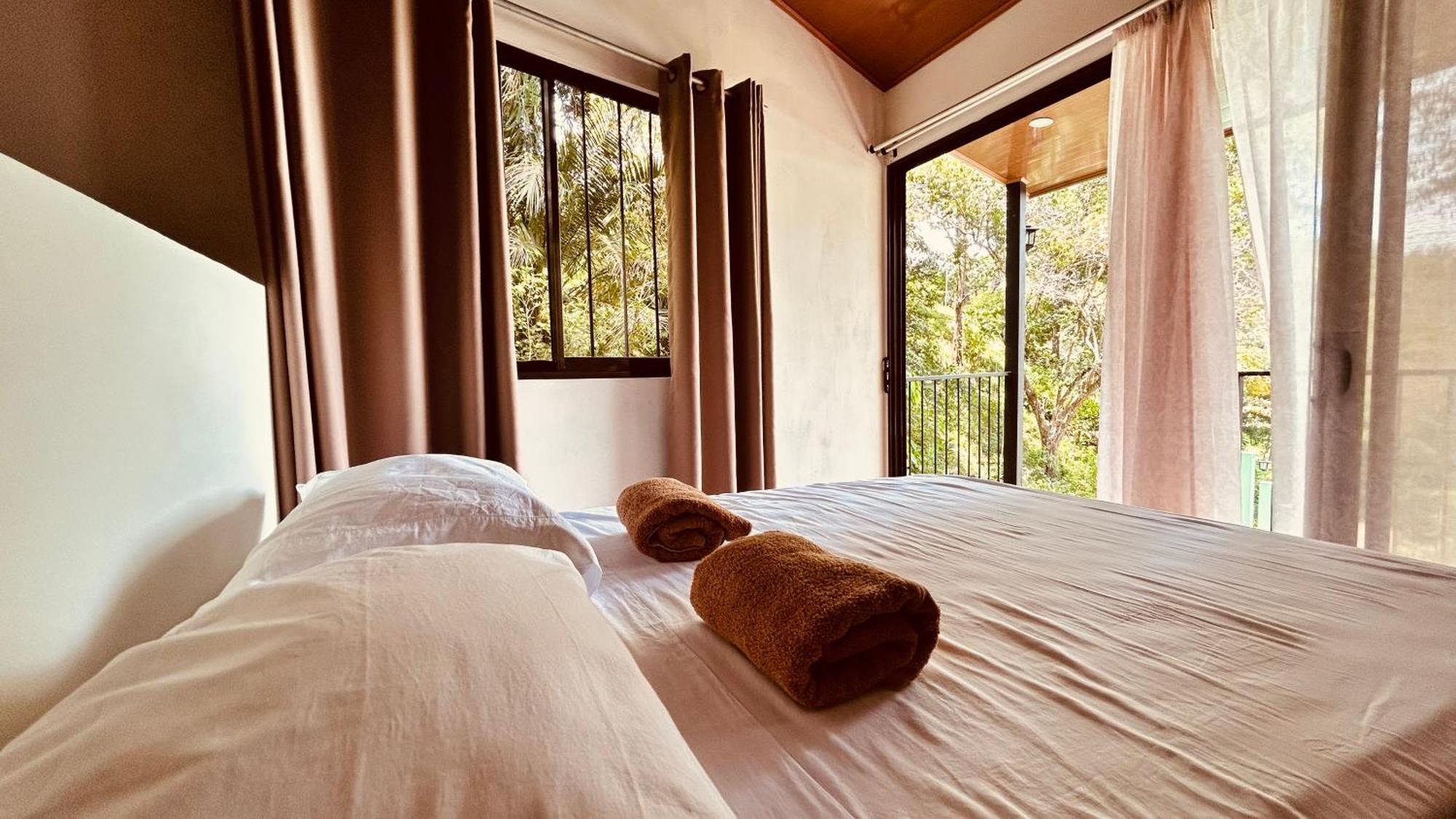 Casa Encantada Offers You Two-Bedroom House, 1 Tiny Apartment & 3 Double Rooms Manuel Antonio Exterior photo