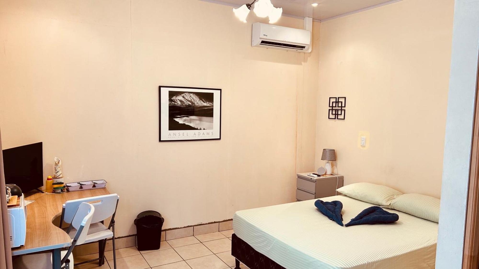 Casa Encantada Offers You Two-Bedroom House, 1 Tiny Apartment & 3 Double Rooms Manuel Antonio Exterior photo
