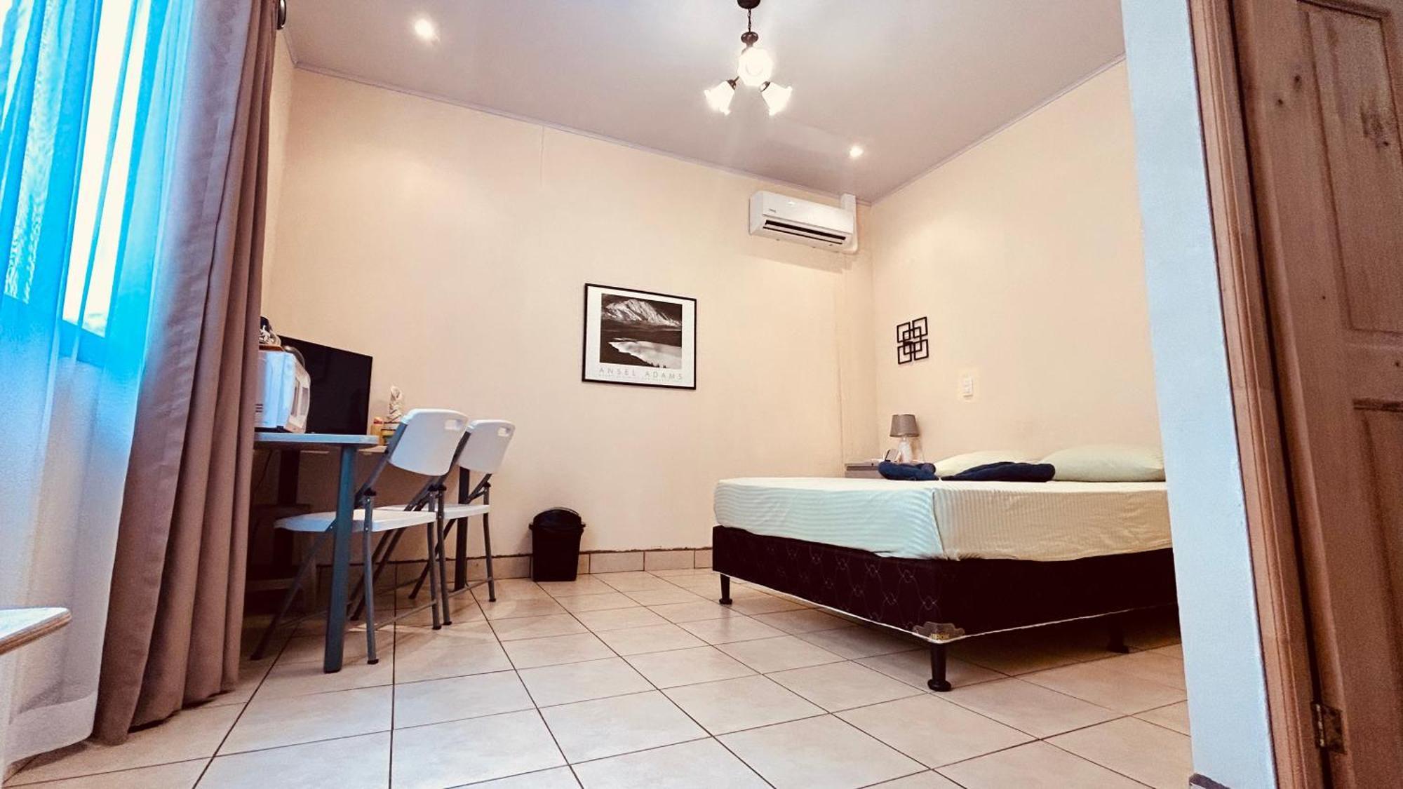 Casa Encantada Offers You Two-Bedroom House, 1 Tiny Apartment & 3 Double Rooms Manuel Antonio Exterior photo