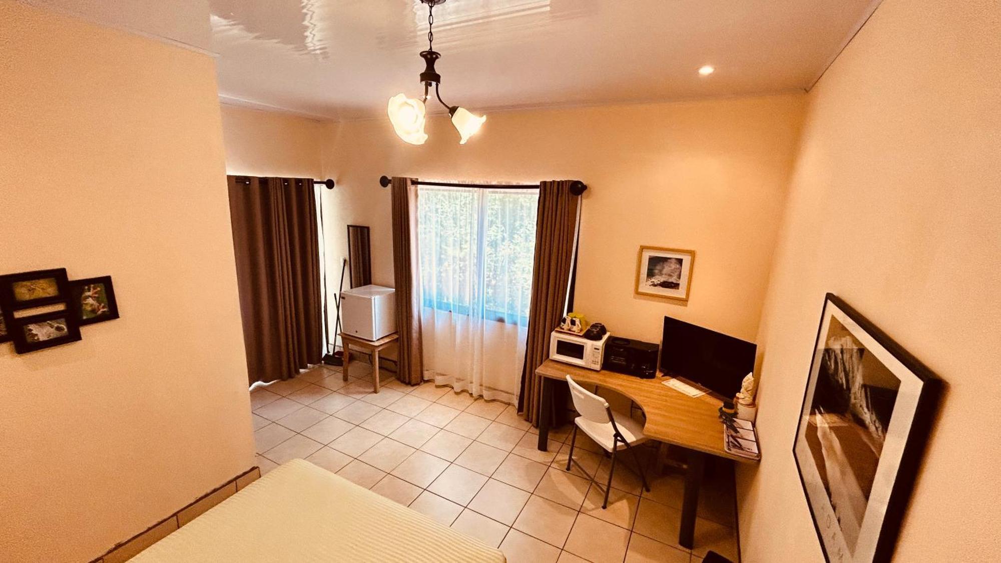 Casa Encantada Offers You Two-Bedroom House, 1 Tiny Apartment & 3 Double Rooms Manuel Antonio Exterior photo